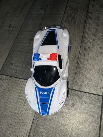 Voiture transforme en robot