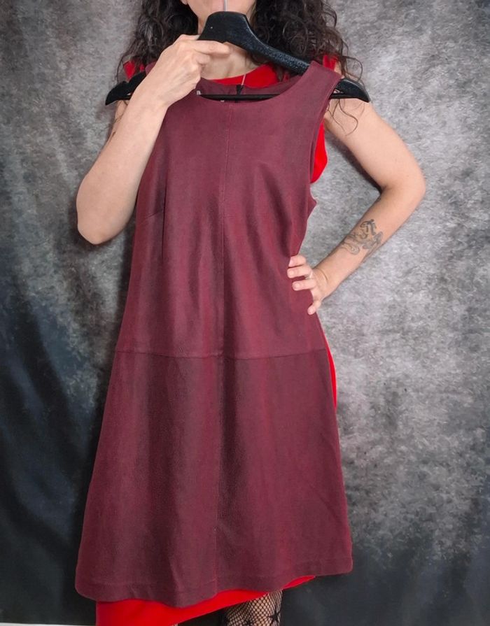 Robe douce bordeaux effet peau reptile