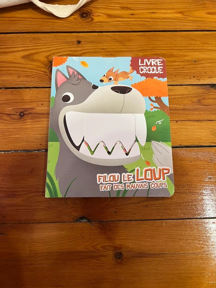 Filou le loup fait des mauvais coups