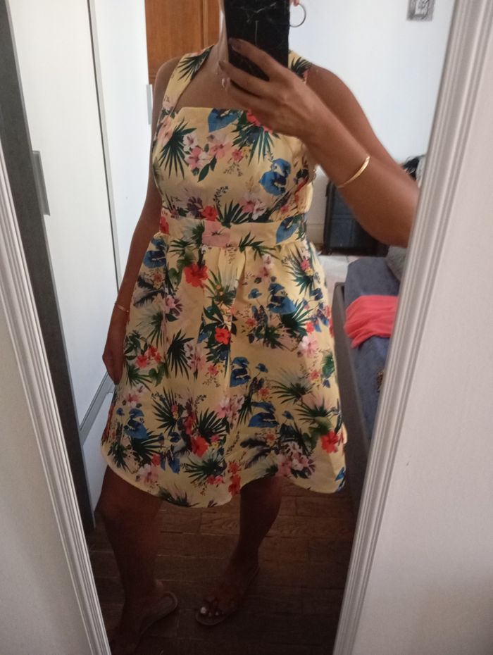 Magnifique robe Naf Naf jeune fleuri ,40