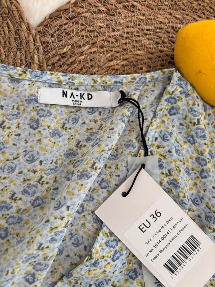 Robe à fleurs Na-Kd taille 36 EU = 38 FR - photo numéro 3