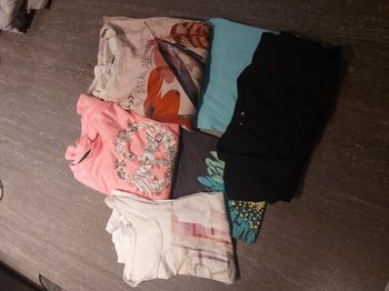 Lot 4 pulls et 2 débardeurs 14 ans