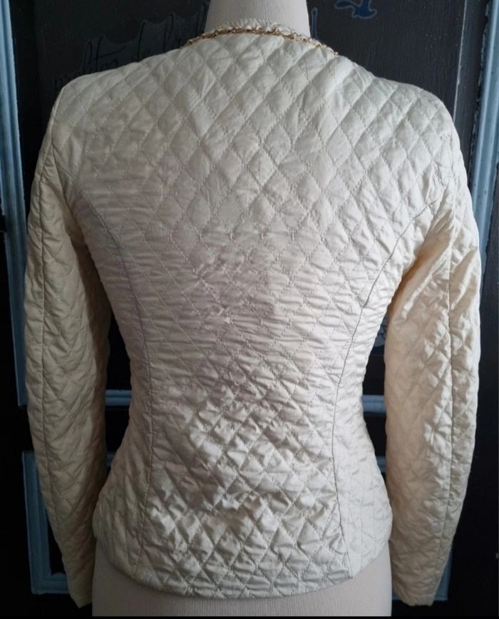 Veste légère avec chaîne dorée taille S - photo numéro 4