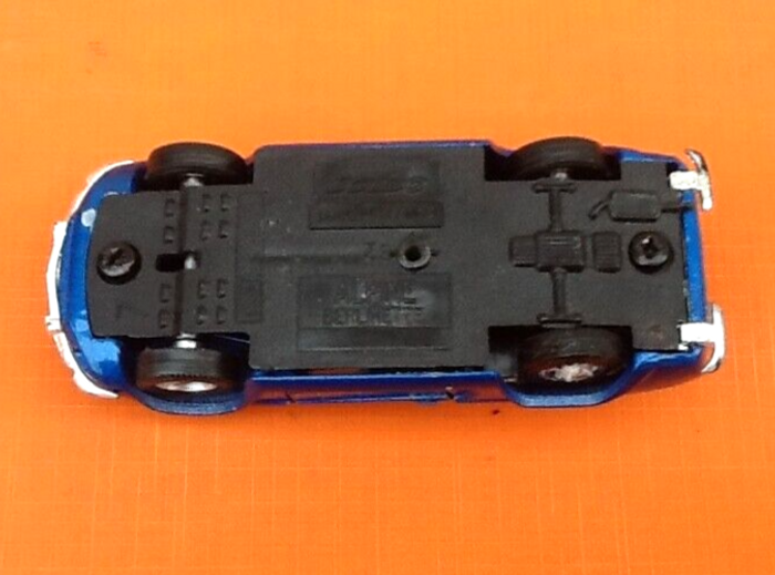 (article vendu en l' état, état d' usage, défaut roue arrière voir toutes les photos) Voiture minia - photo numéro 2