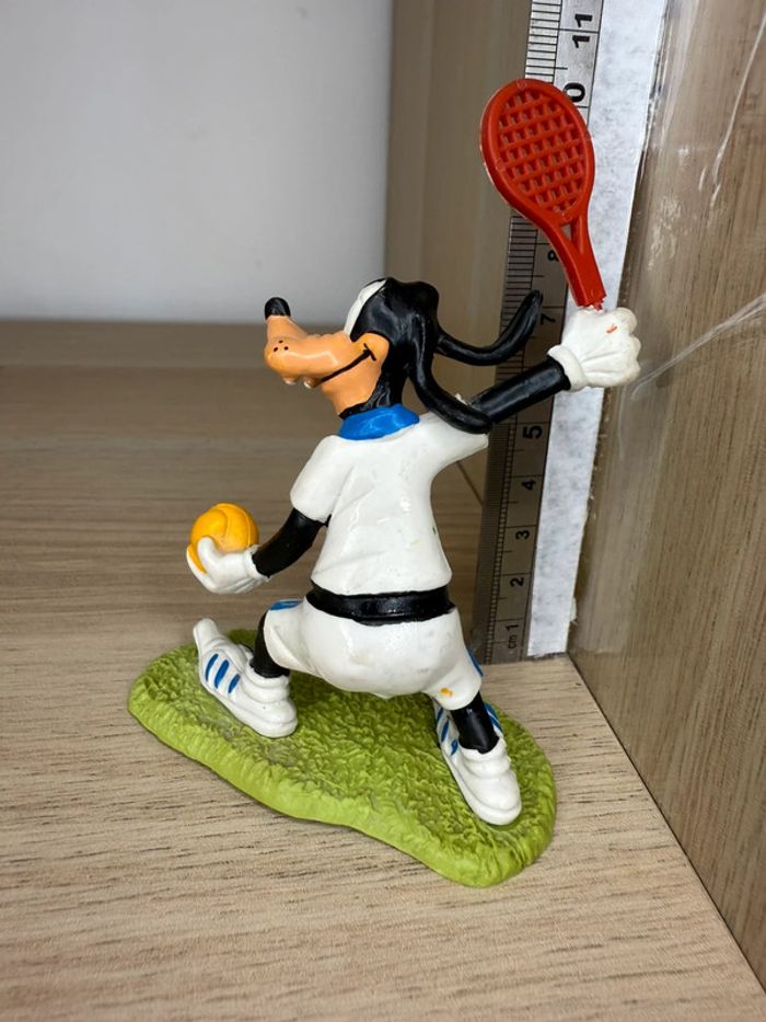 Figurine dingo fait du tenis Disney - photo numéro 2