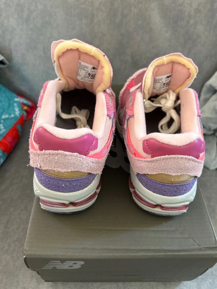 Baskets New Balance 2002R rose - photo numéro 4