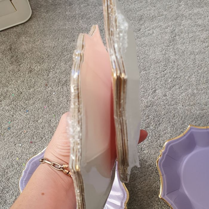 Lot d'assiettes en carton lilas et rose - photo numéro 2