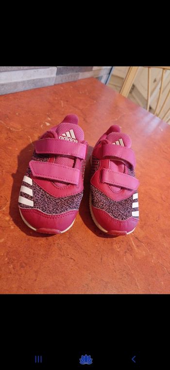 Baskets Adidas taille 24