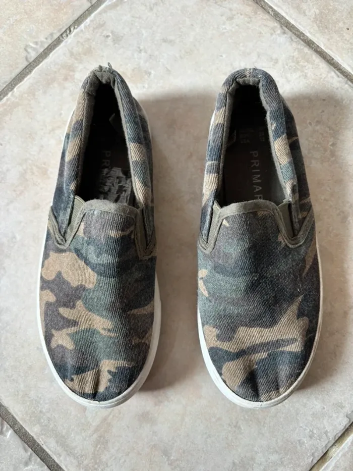 Chaussures basses en toile pointure 29