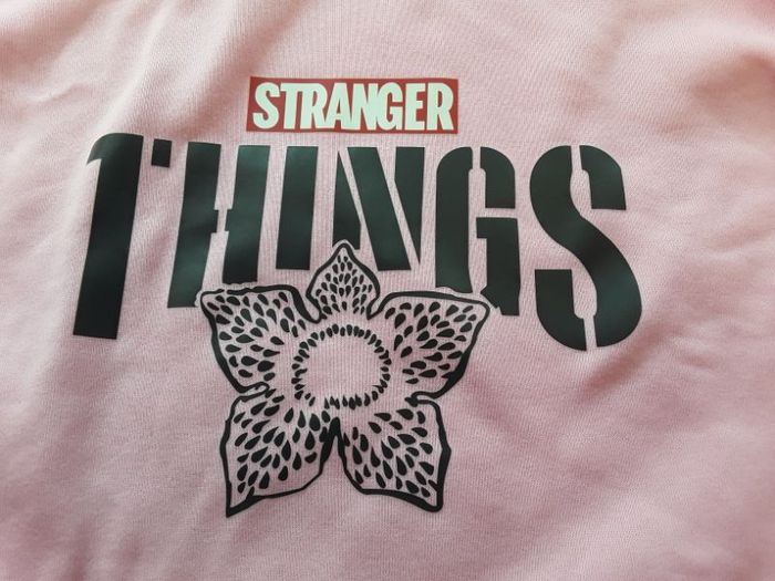 Sweat capuche rose taille S STRANGER THINGS TBE
