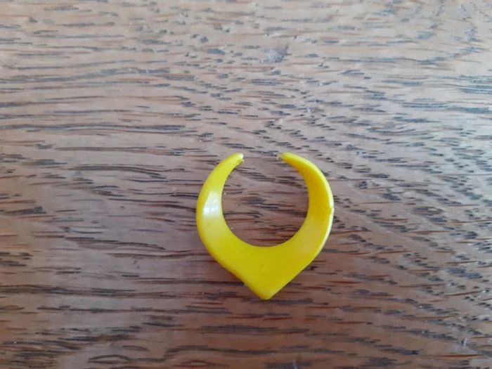 🎀 Collier jaune Barbie vintage - photo numéro 2