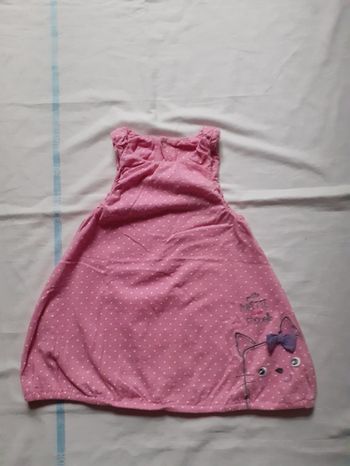 Robe rose à pois blancs motif chat