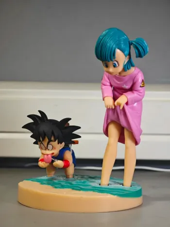 Figurine Dragon Ball : Goku & Bulma baignade 15cm neuve sans boîte