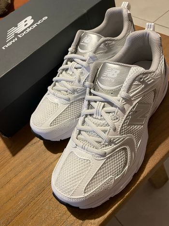 Baskets femme New balance neuve taille 38 blanche et grise