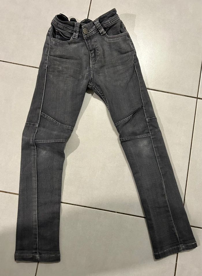 Lot 2 jeans gris 8 ans