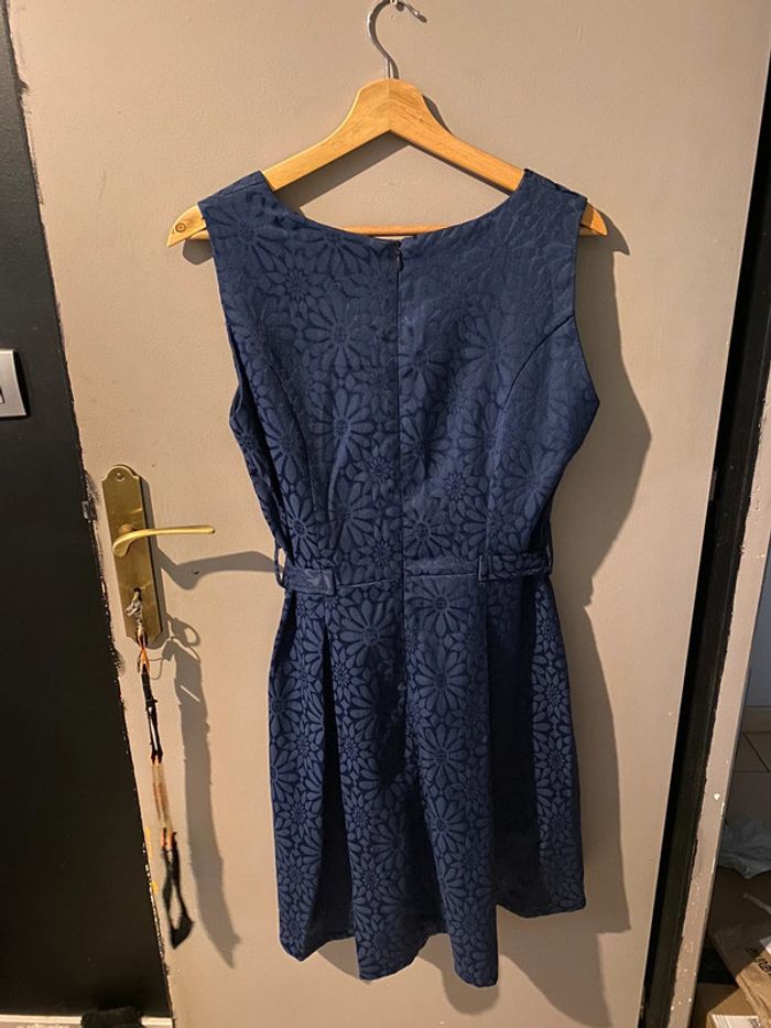 Robe avec ceinture - photo numéro 2