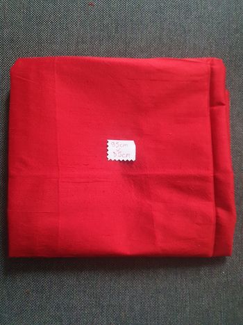 Tissu rouge 95x 85cm