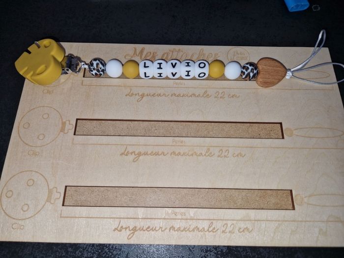 Attaches tetines silicone et bois - photo numéro 2