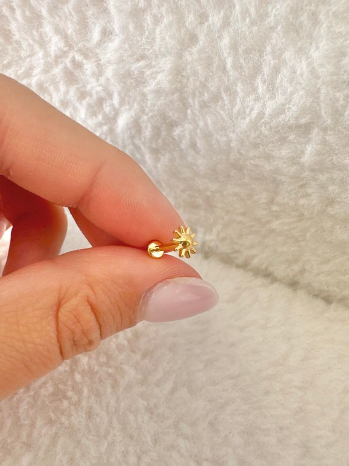 Piercing petit soleil simple, doré - photo numéro 4