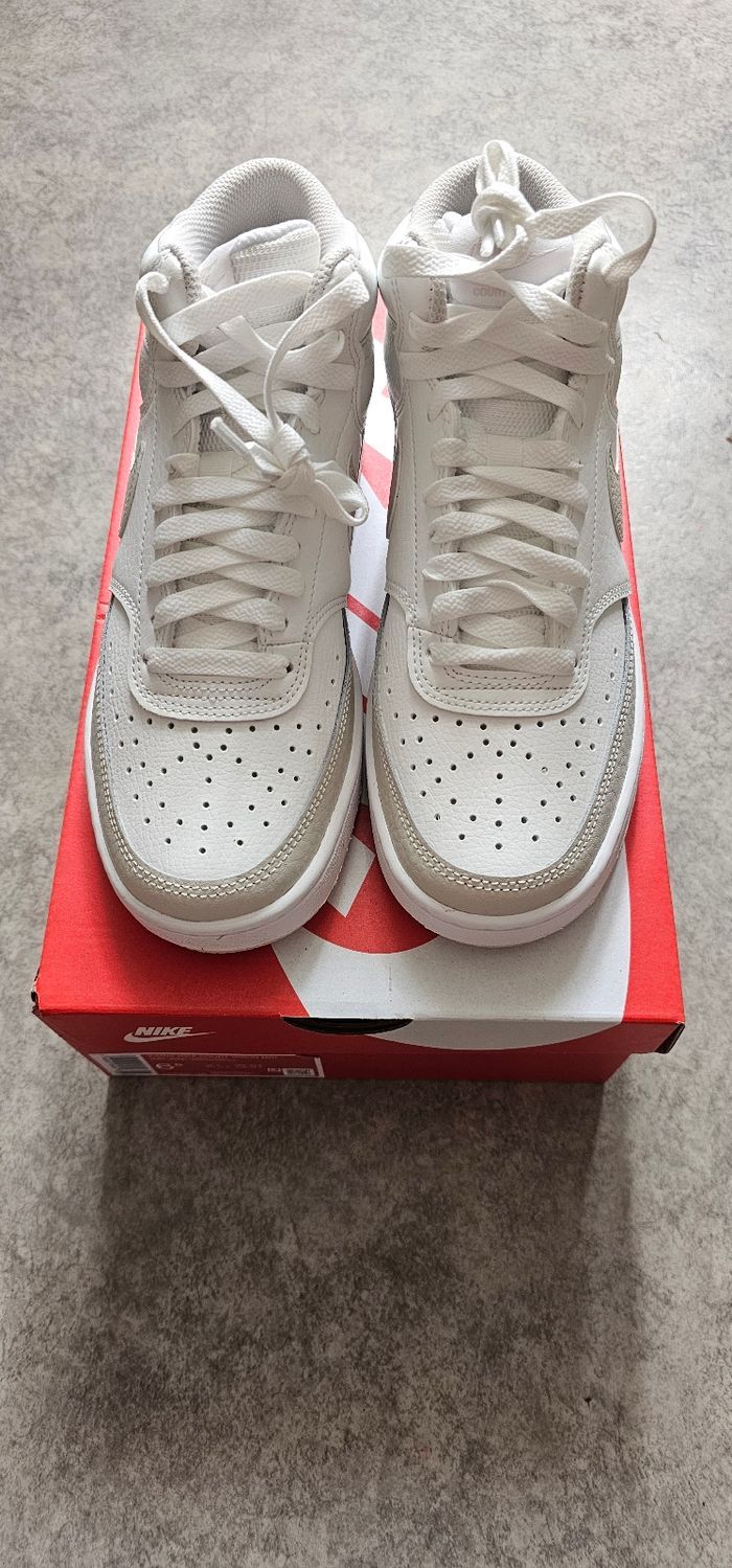 Superbe Basket montantes Nike Neuf - photo numéro 3