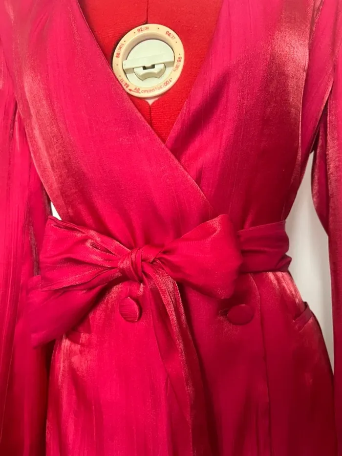 Blazer satiné ceinturé à épaulettes fuschia Zara - photo numéro 3