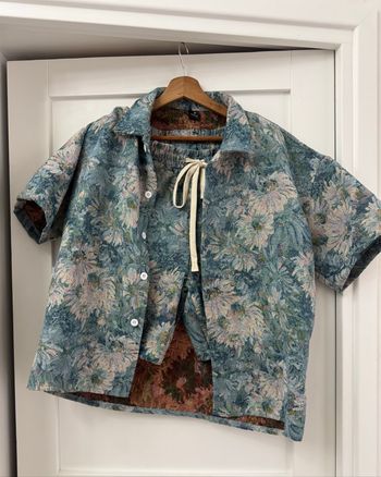 Ensemble, chemise, short pour homme bleu, imprimé fleuri