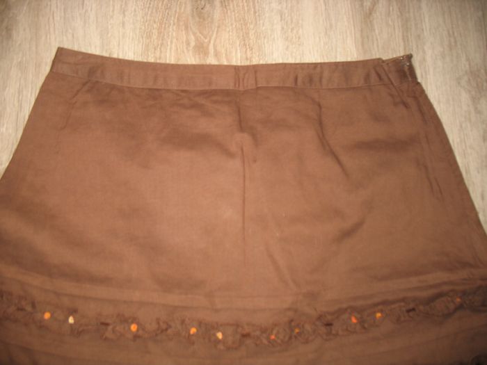 JUPE MI LONGUE MARRON "CAMAÏEU" - TAILLE 38 - N°04 - photo numéro 3