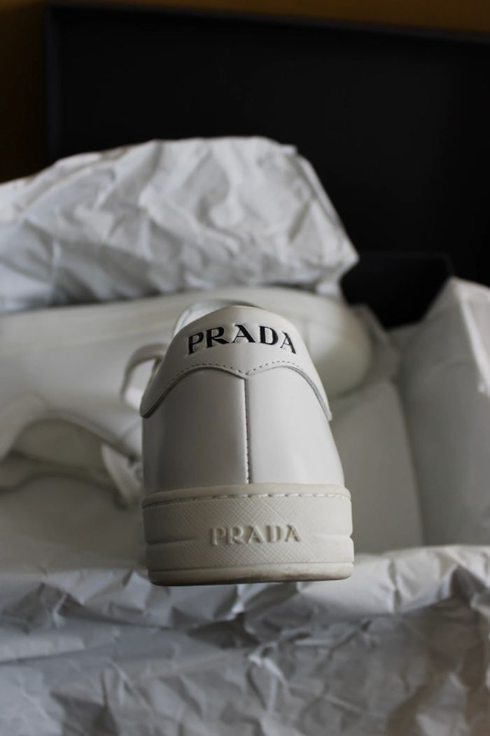 baskets sneakers pour femme de la marque Prada pointure 36 - photo numéro 10