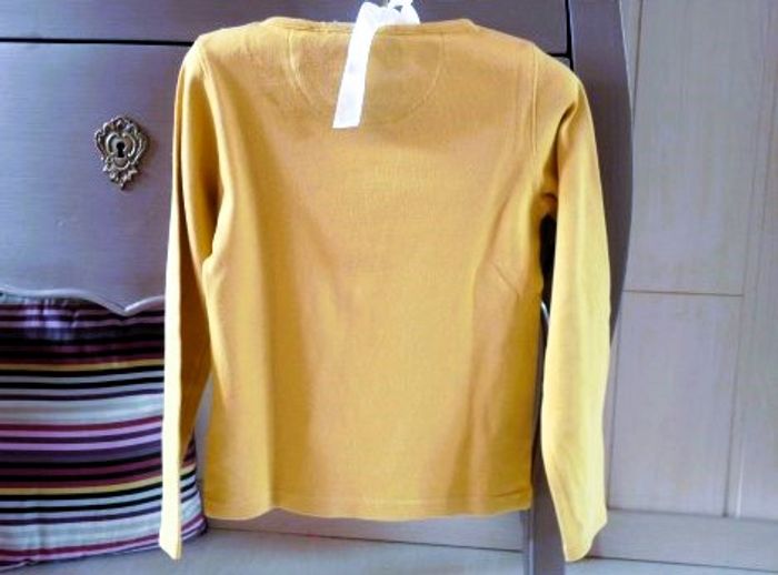 T-shirt Fille Okaidi 6 ans jaune moutarde motif chien TBE - photo numéro 2