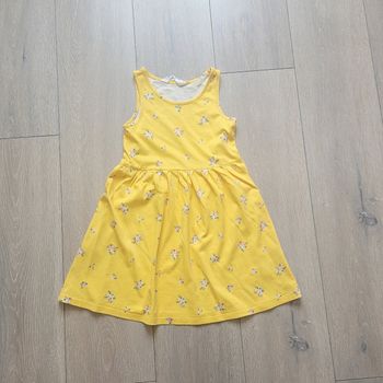 Très jolie robe jaune à fleur. Fille 5/6 ans. Marque H&M