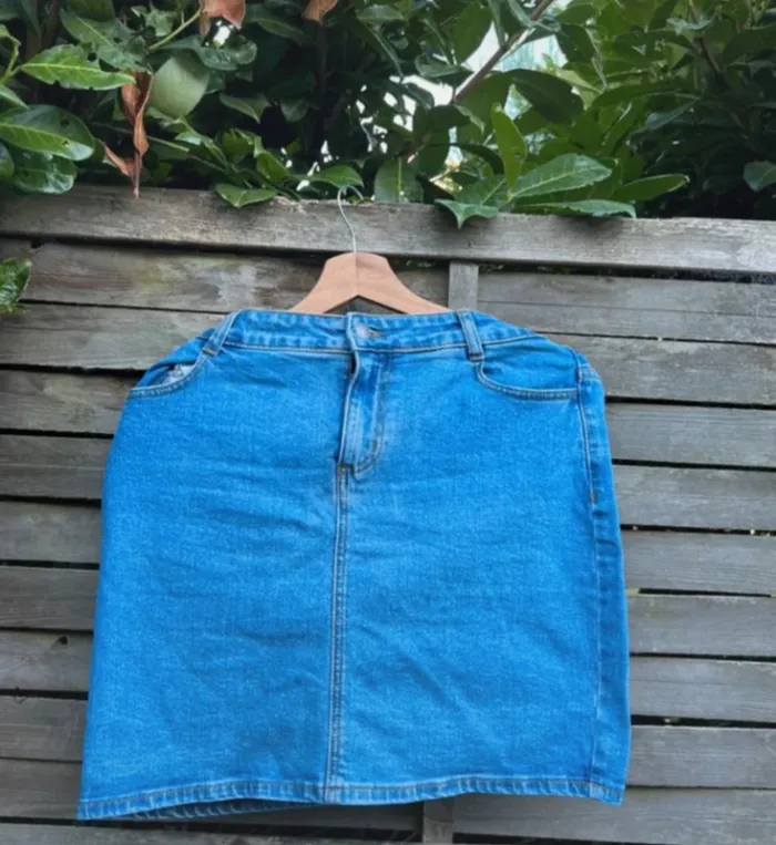 Jupe en jean bleu de la marque Kiabi, taille 40. Très bon état - photo numéro 7