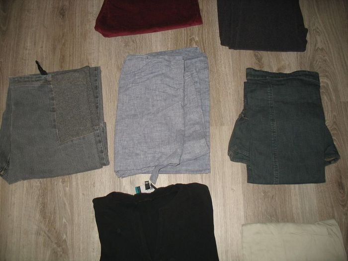 LOT DE 7 VÊTEMENTS DE GROSSESSE - TAILLE 42 - n°04 - photo numéro 3