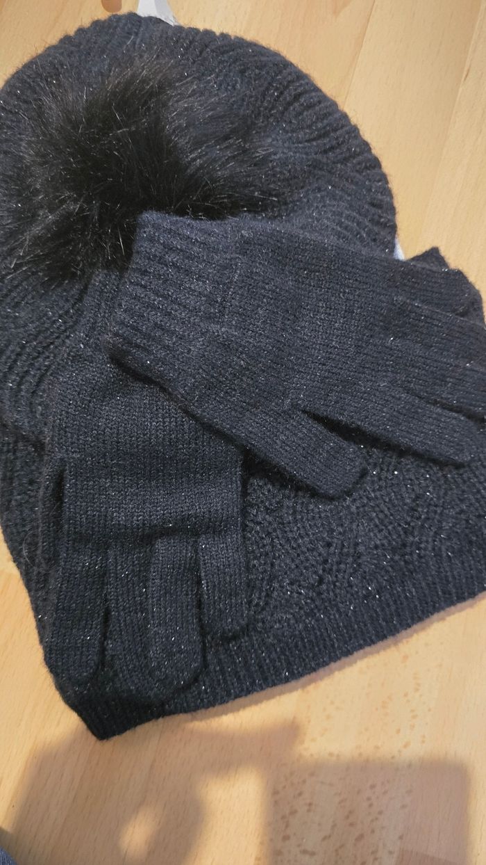 Neufs (non portés) 🏷🤩😍🥰ensemble béret,snood,gants 8ans Fille 😍🤩🥰 - photo numéro 3