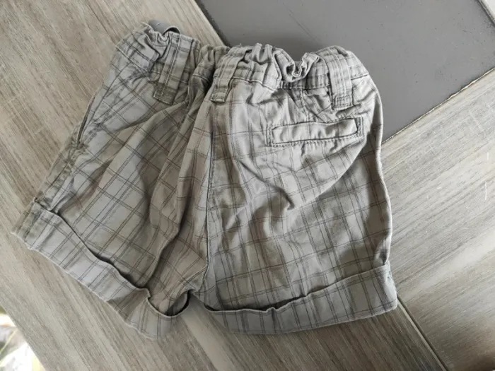 Short kaki - photo numéro 2