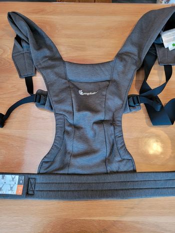 Porte-bébé ergobaby embrace spécial nouveau né