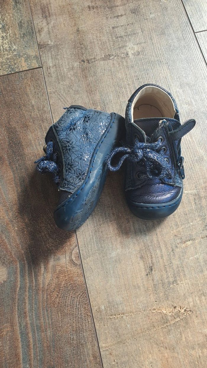 Très belle paire de chaussures bopy taille 18 en très bon état