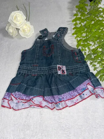 Très jolie robe en jean à bretelle pour bébé fille