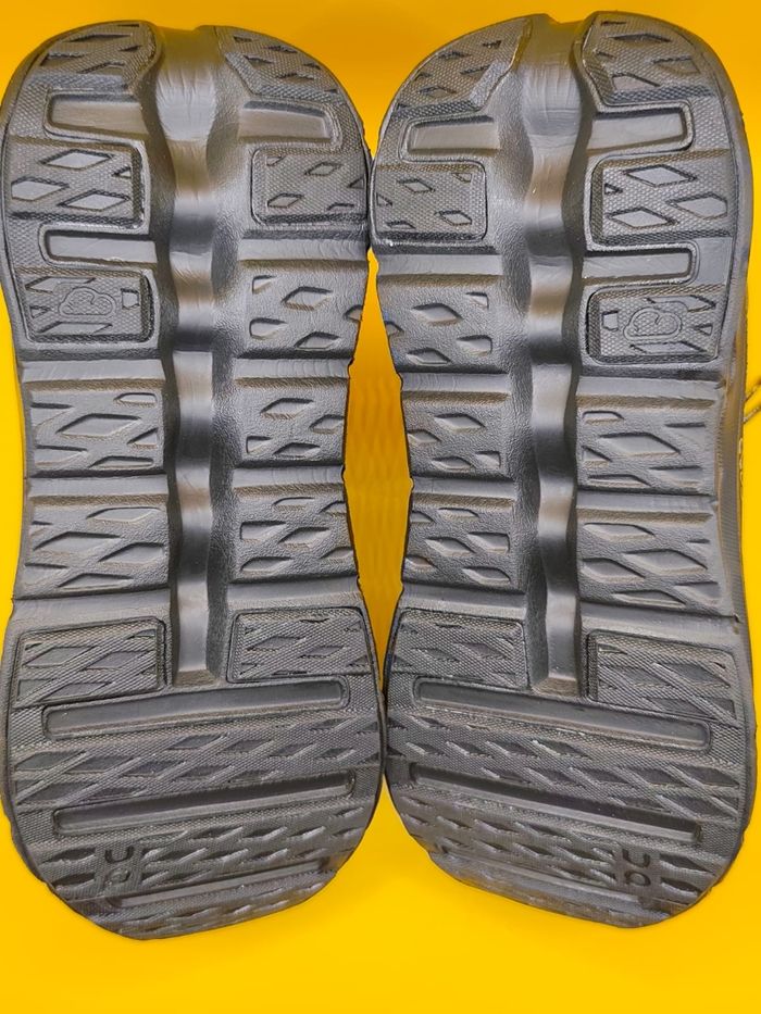 Baskets  Loewe on cloud taille 39 noir neuve - photo numéro 9