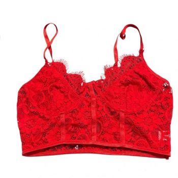 Haut débardeur court crop top d'été léger bretelle fine à dentelle style brassière