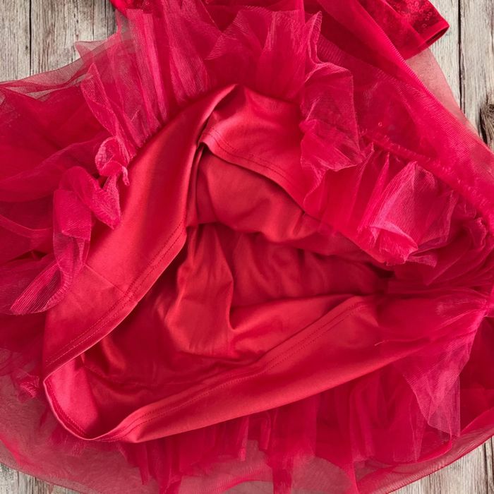 🌸 Magnifique robe rouge pailletée mis 1heure - Taille 5/6 ans 🌸 - photo numéro 5