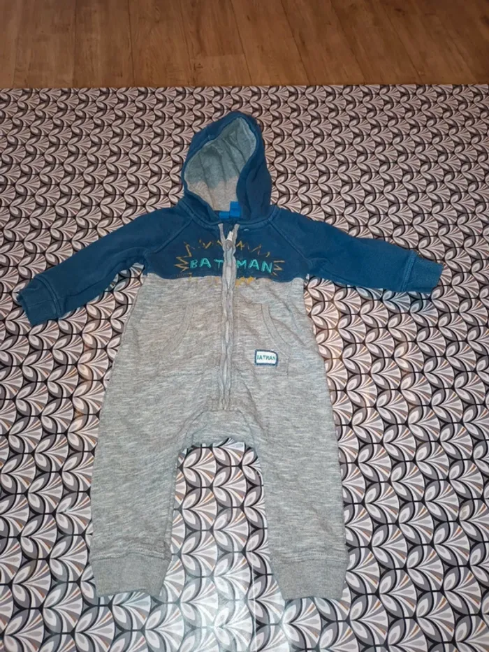 Combinaison bébé Batman 9 mois  gris bleu capuche