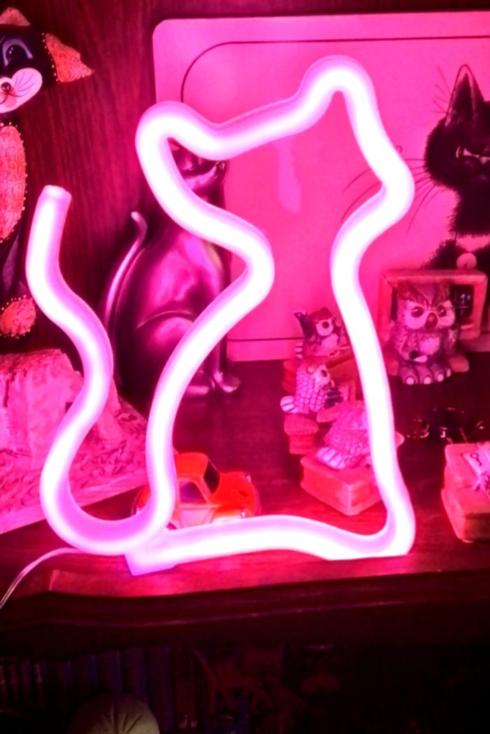 Lampe néon rose forme de chat - photo numéro 5