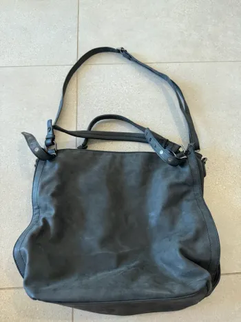Sac à main noir Eternel bon état mais il ya des petits défauts, 30*35cm