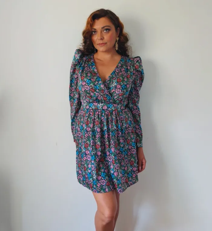 Robe manche bouffante fleurie satiné bleu rose cache-cœur moderne élégante Mango taille 34 - photo numéro 4