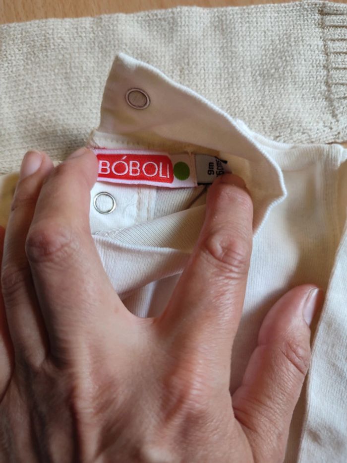 Lot salopette Les bébé sont comme ça + gilet Canari Baby + t-shirt manches longues Boboli en 9M - photo numéro 7