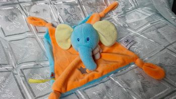 Doudou plat Éléphant  U tout petits