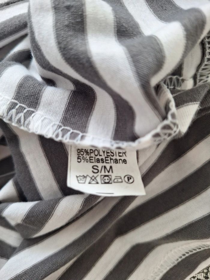 T-shirt neuf rayé gris et blanc taille SM - photo numéro 7