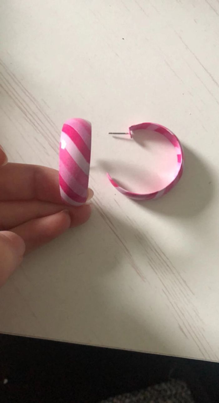 Boucle d’oreille rose