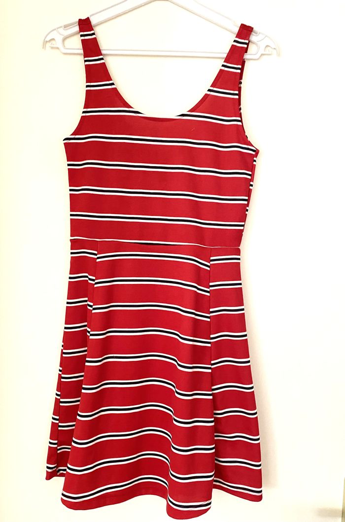 Robe patineuse rouge à bretelles - photo numéro 3