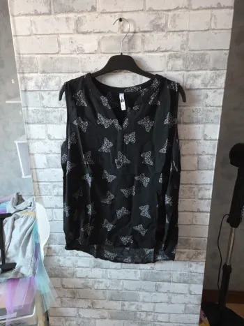 Débardeur noir papillon taille 38